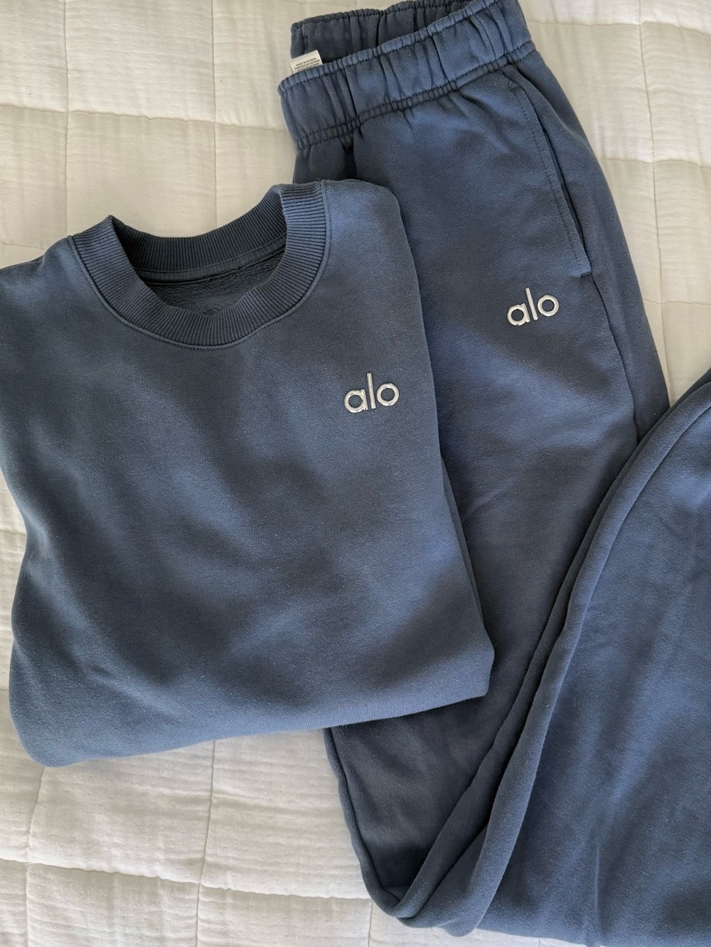 ALO Yoga Accolade Sweatshirt and Sweatpants Set in Bluestone
